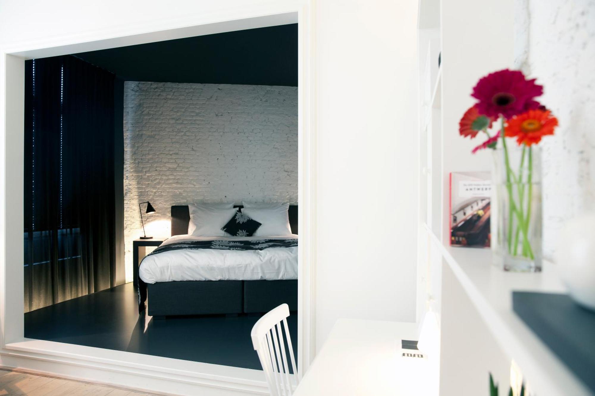 Maison Nationale City Flats & Suites Antwerpen Buitenkant foto A room at the hotel