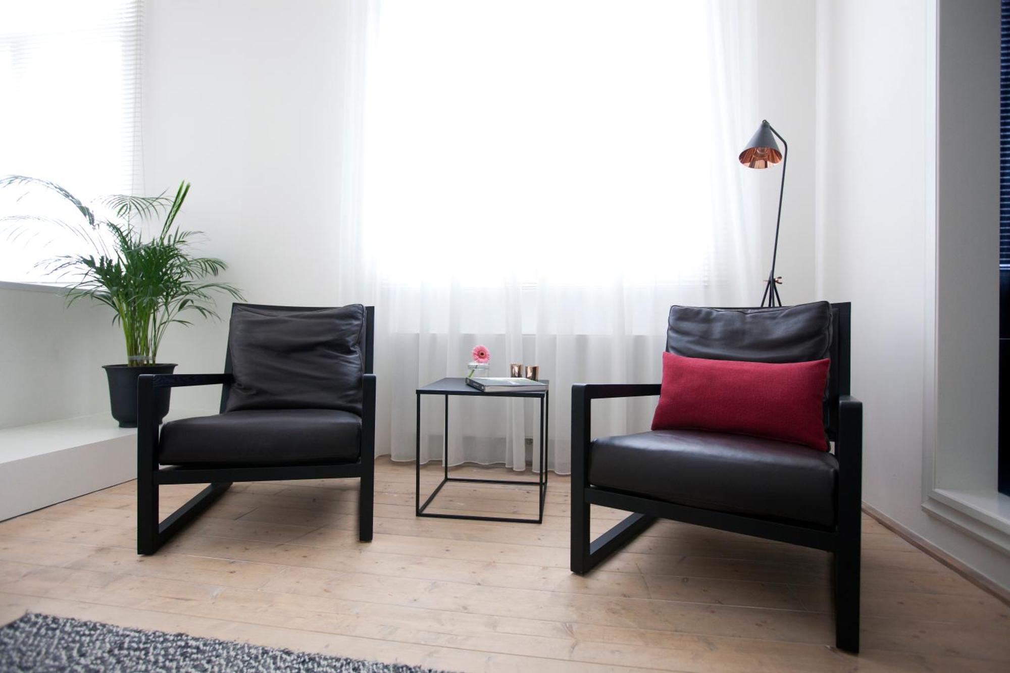 Maison Nationale City Flats & Suites Antwerpen Kamer foto Interior of a room at the hotel
