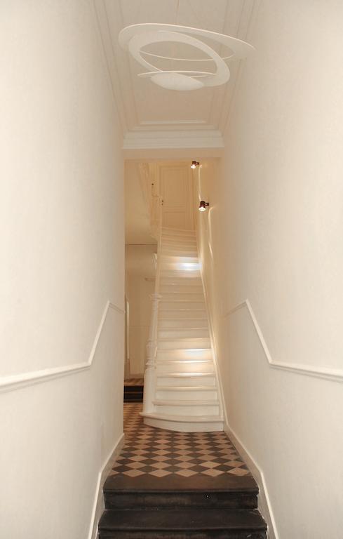 Maison Nationale City Flats & Suites Antwerpen Buitenkant foto Stairway to the basement