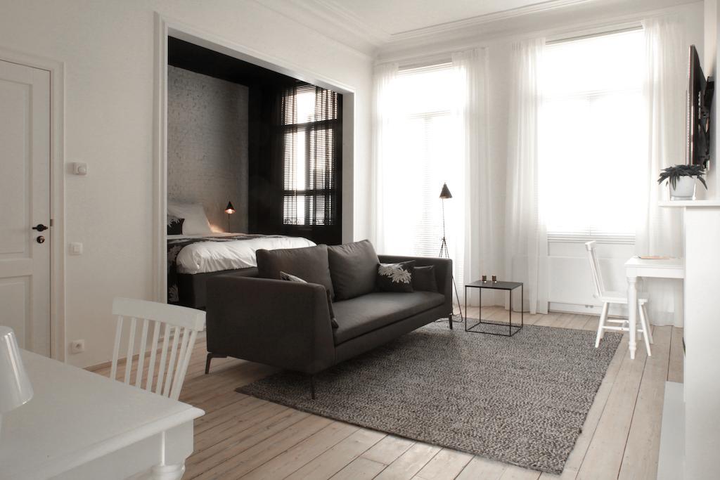 Maison Nationale City Flats & Suites Antwerpen Kamer foto A typical studio apartment