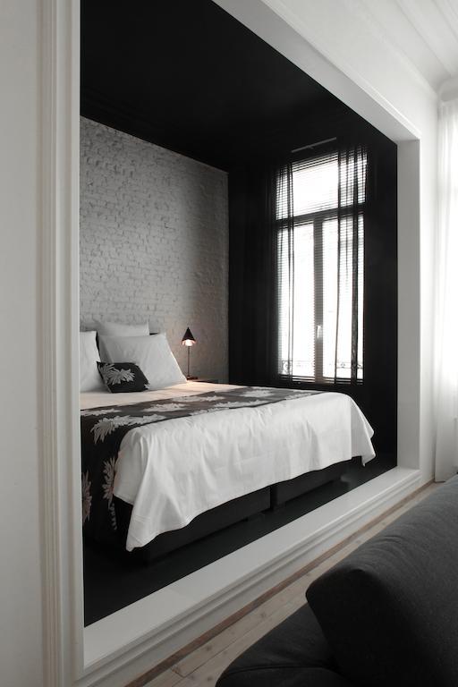 Maison Nationale City Flats & Suites Antwerpen Buitenkant foto A room at the hotel