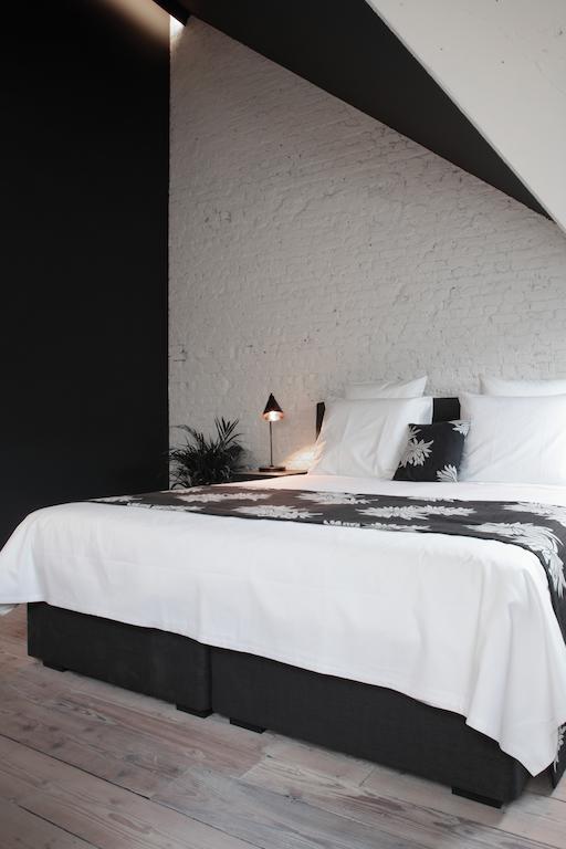 Maison Nationale City Flats & Suites Antwerpen Kamer foto A bedroom at the hotel