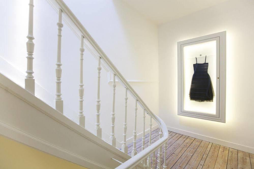 Maison Nationale City Flats & Suites Antwerpen Buitenkant foto The dress in the museum