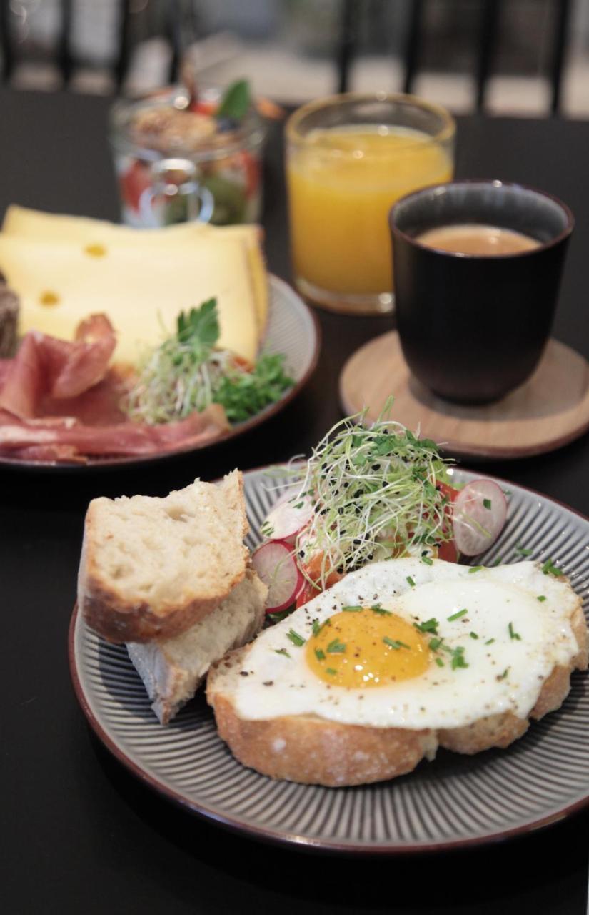Maison Nationale City Flats & Suites Antwerpen Buitenkant foto A typical breakfast in Belgium