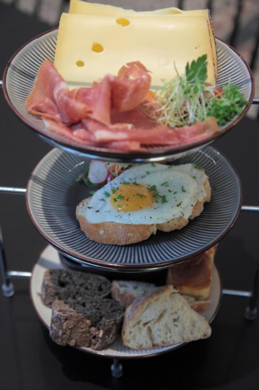 Maison Nationale City Flats & Suites Antwerpen Buitenkant foto Egg and ham on toast